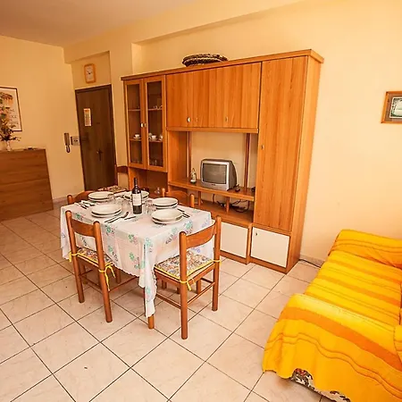 Appartement In 25080